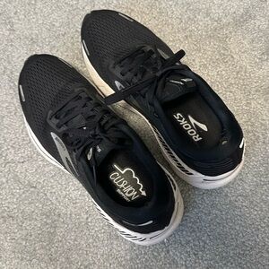 BROOKS Adrenaline women’s Sneakers size 7